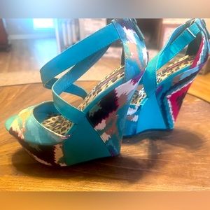 Dollhouse Colorful Aztec Wedges